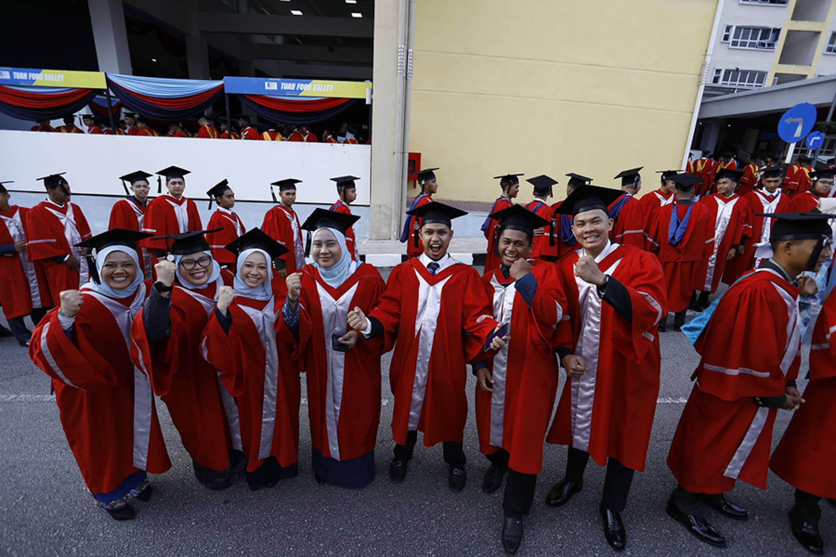 Istiadat Konvokesyen Ke-14 Universiti Pertahanan Nasional Malaysia (Sidang 5)