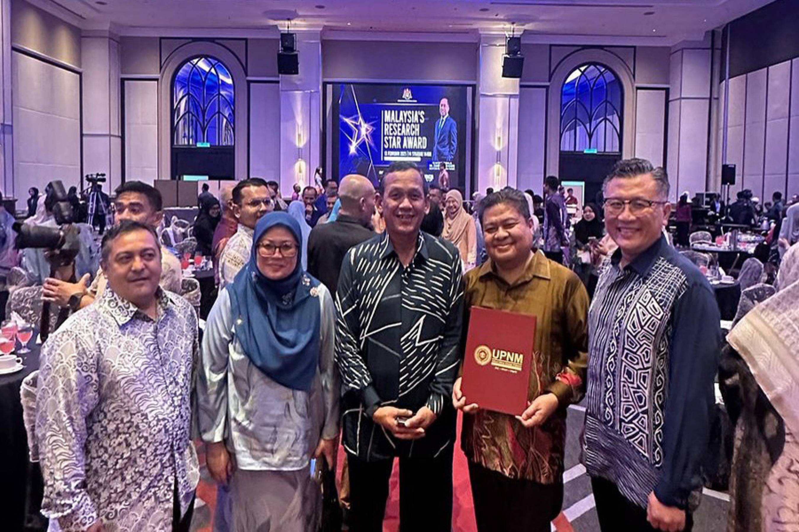 Naib Canselor UPNM Hadir Majlis Anugerah MRSA 2025: Pengiktirafan Kepada Penyelidik Cemerlang Dan Inisiatif Memperkasa Ketampakan Ilmuwan Malaysia