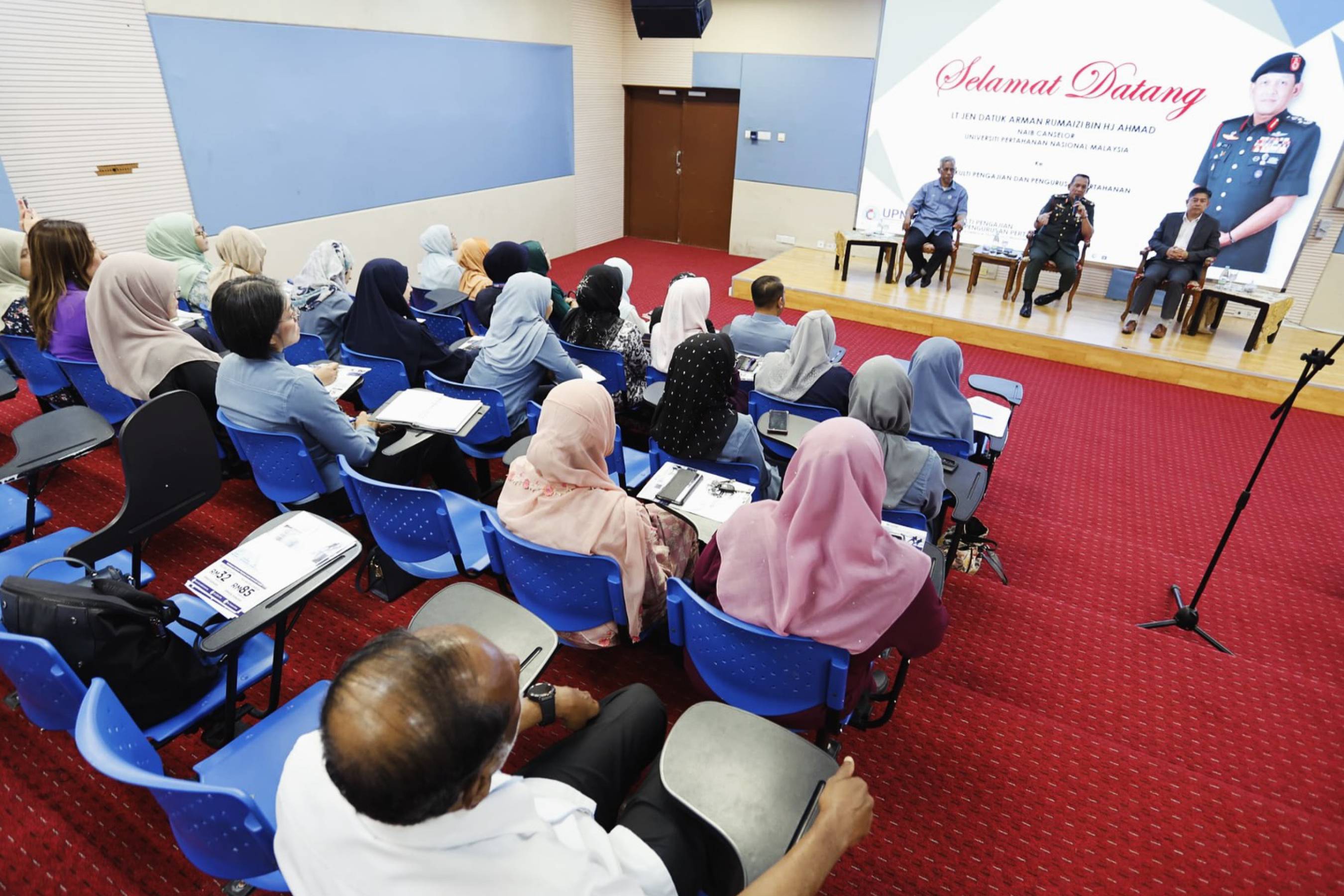 Menjulang Kesarjanaan: Lawatan Strategik Naib Canselor ke Fakulti Pengajian dan Pengurusan Pertahanan (FPPP)