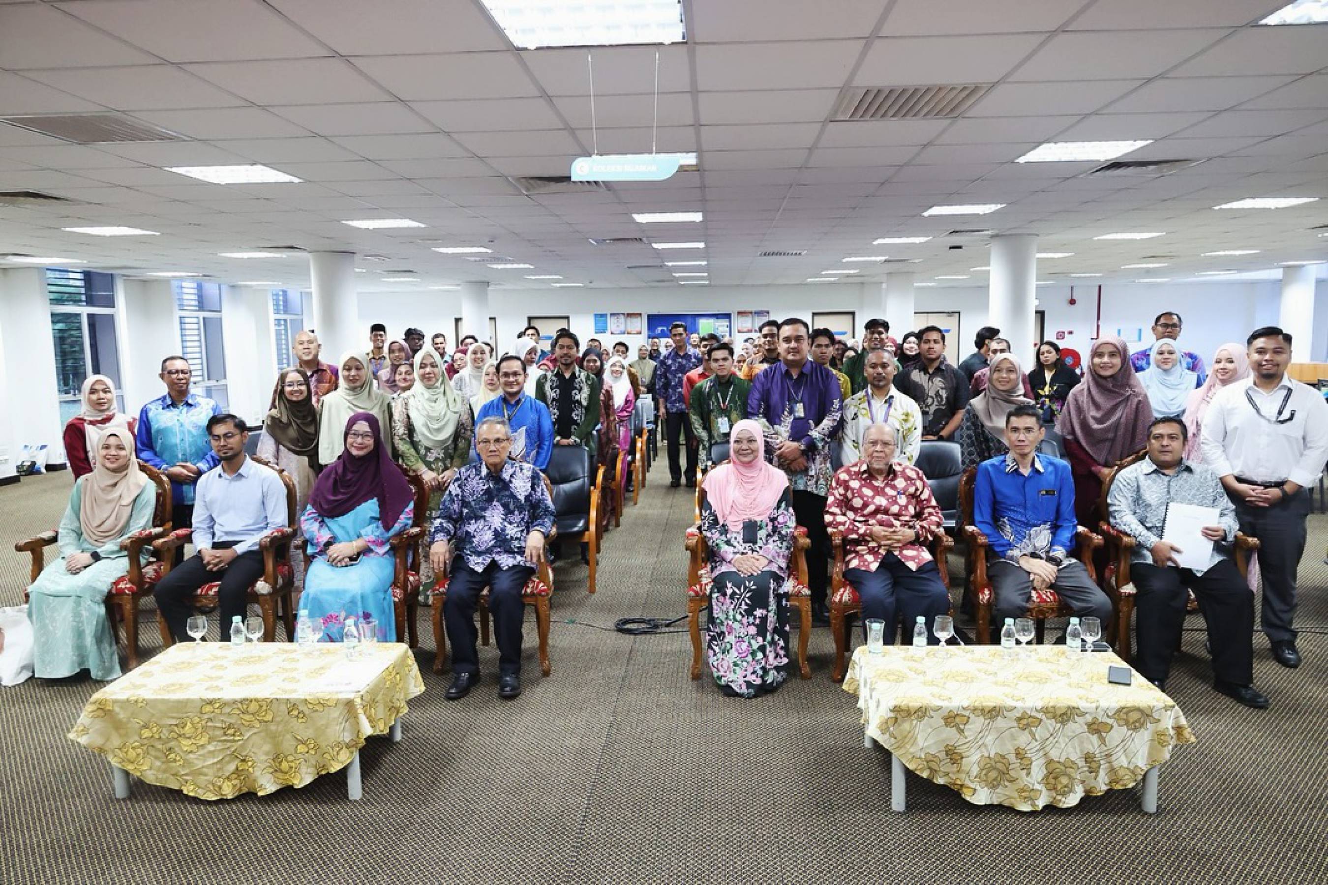 Bahasa Melayu dan Cabaran Masa Depan: Sasterawan Negara di UPNM 
