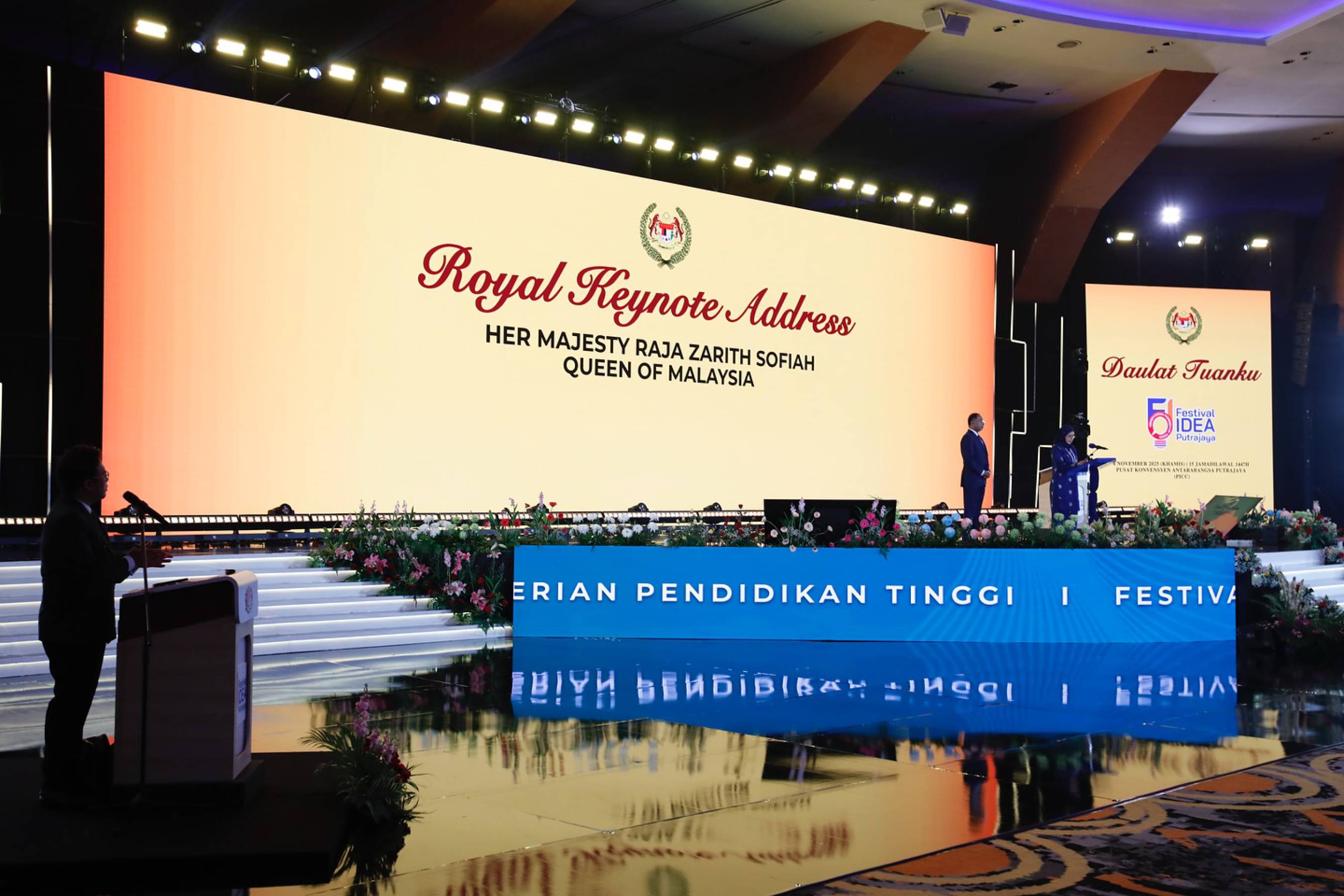 Teknologi boleh cipta masa depan, tapi tanpa adab, kita hilang arah. Pesan Diraja yang bergema di hati warga UPNM.